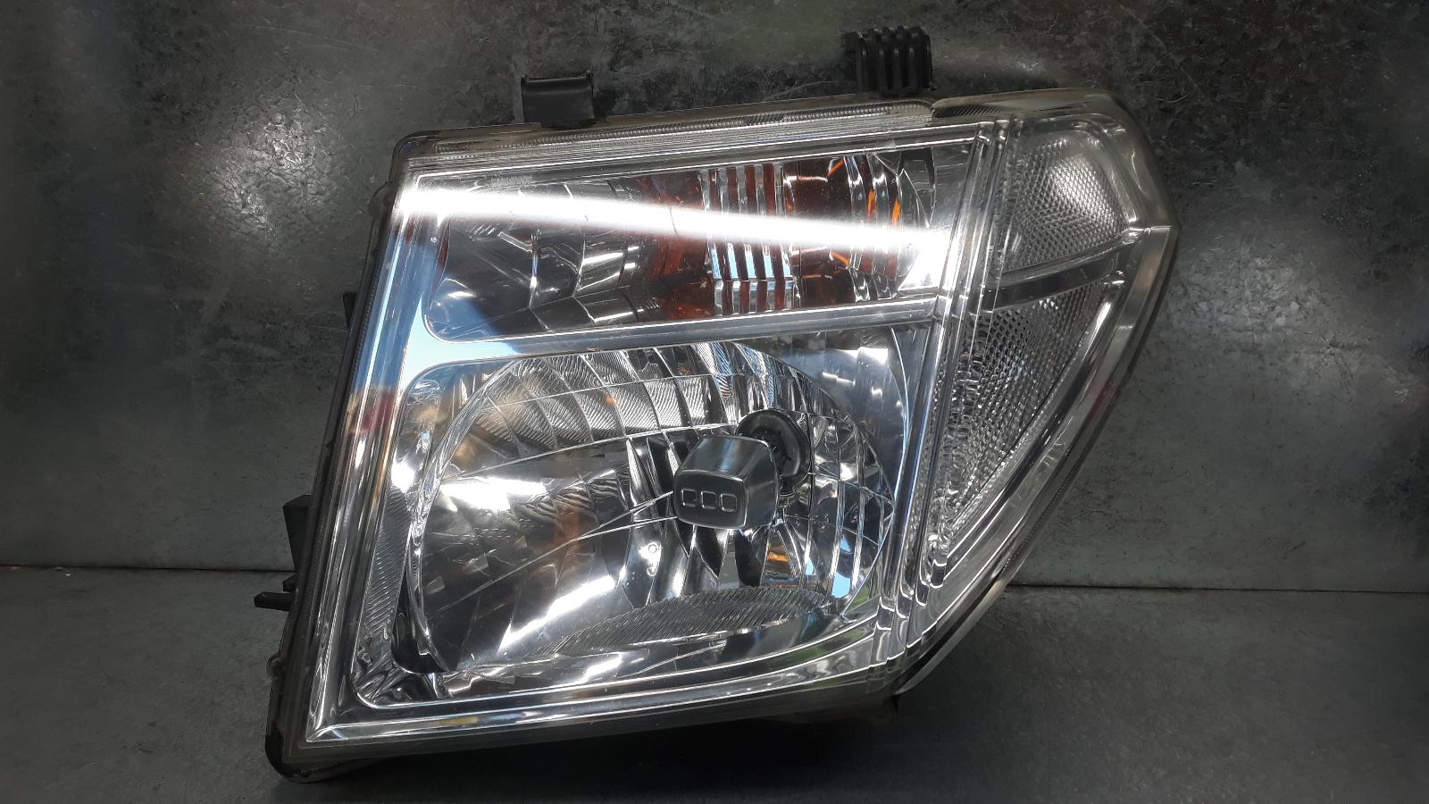 2006 Nissan Pathfinder Left Headlamp View Auto part Left Headlamp Nissan Pathfinder 2006