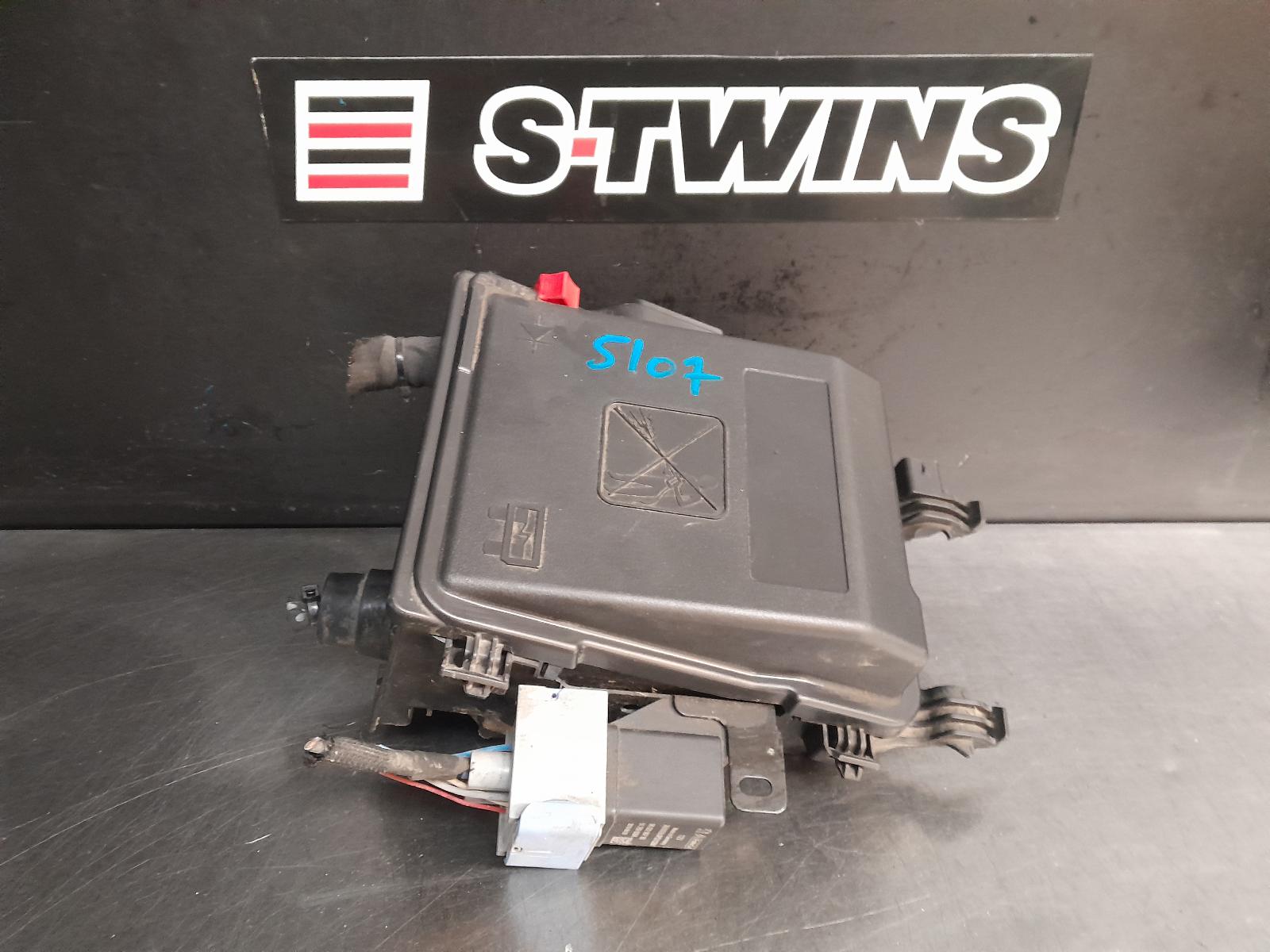 View Auto part Fuse Box Peugeot Expert 2019