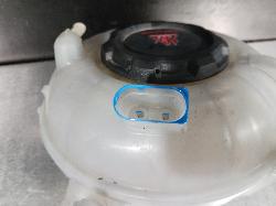 View Auto part Overflow Bottle Volkswagen Tiguan 2018