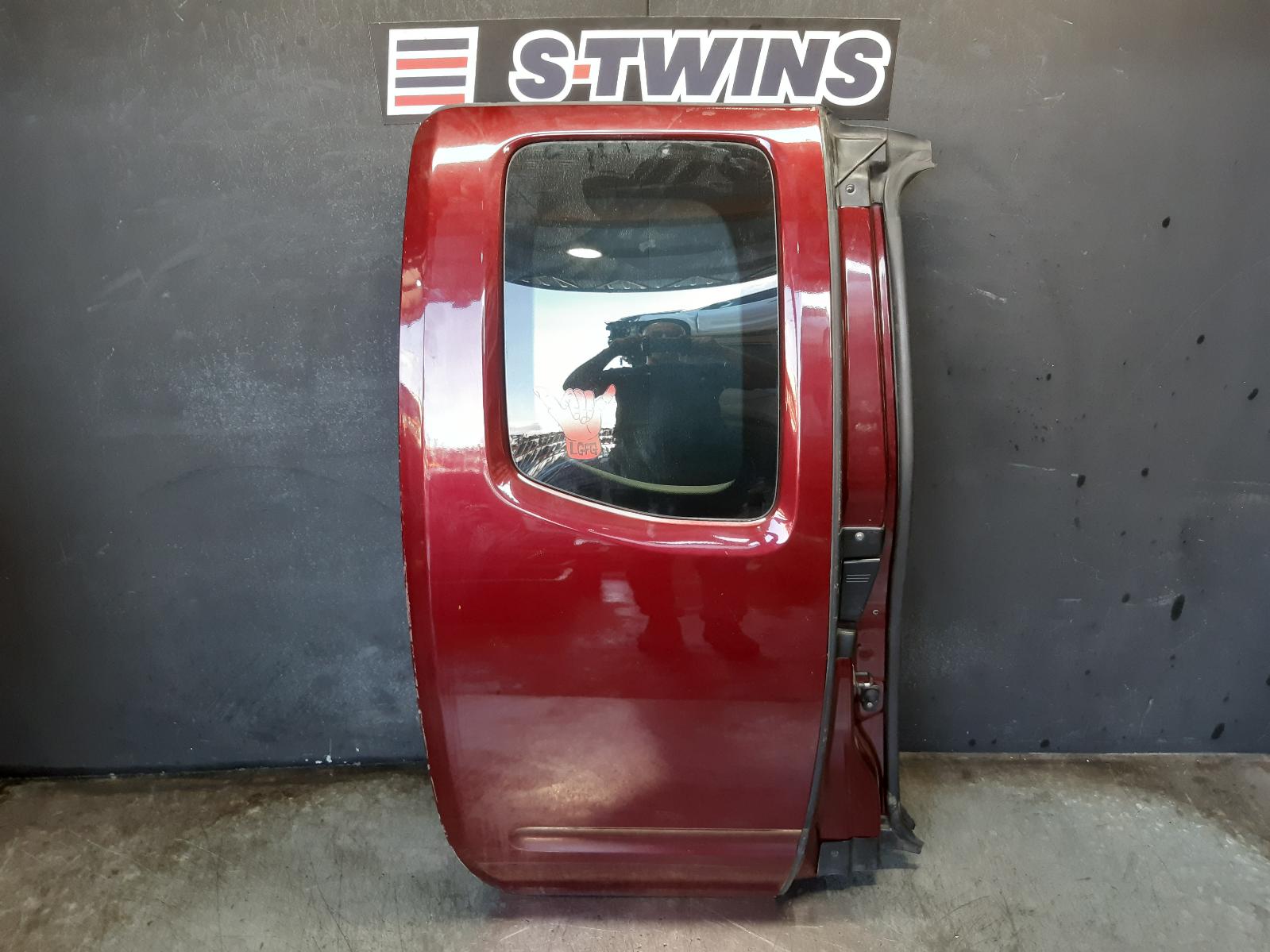 View Auto part Right Rear Door Sliding Nissan Navara 2008