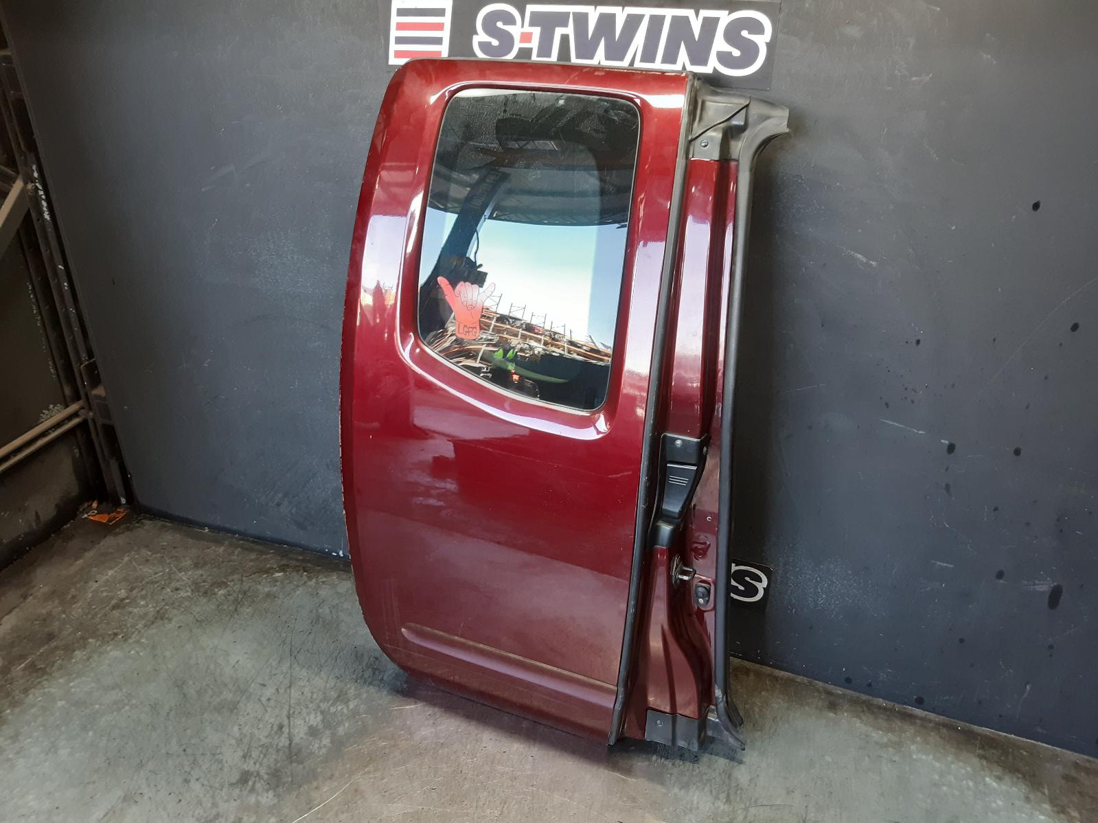 View Auto part Right Rear Door Sliding Nissan Navara 2008