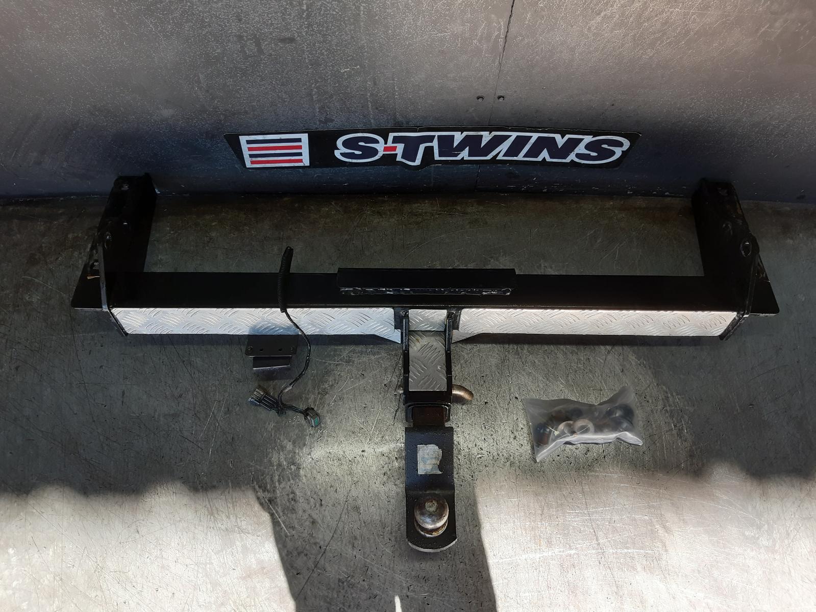 View Auto part Towbar Nissan Navara 2008