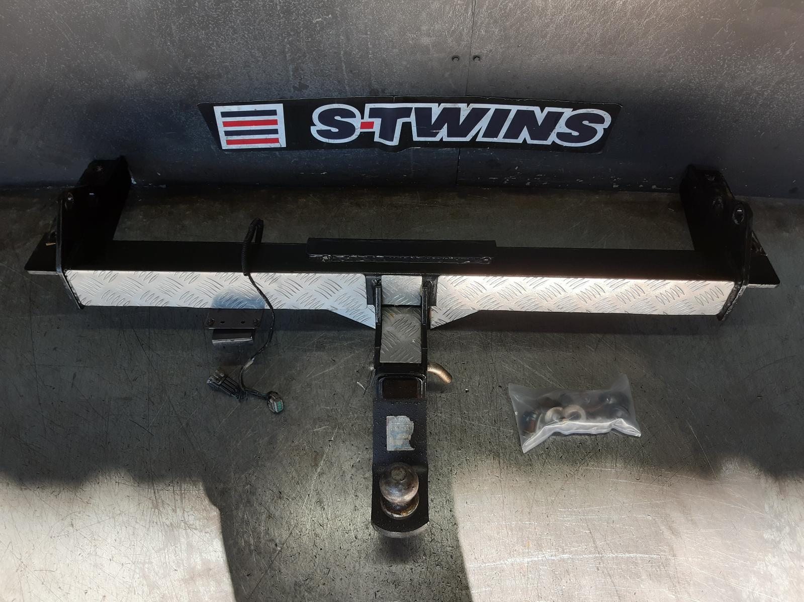 View Auto part Towbar Nissan Navara 2008