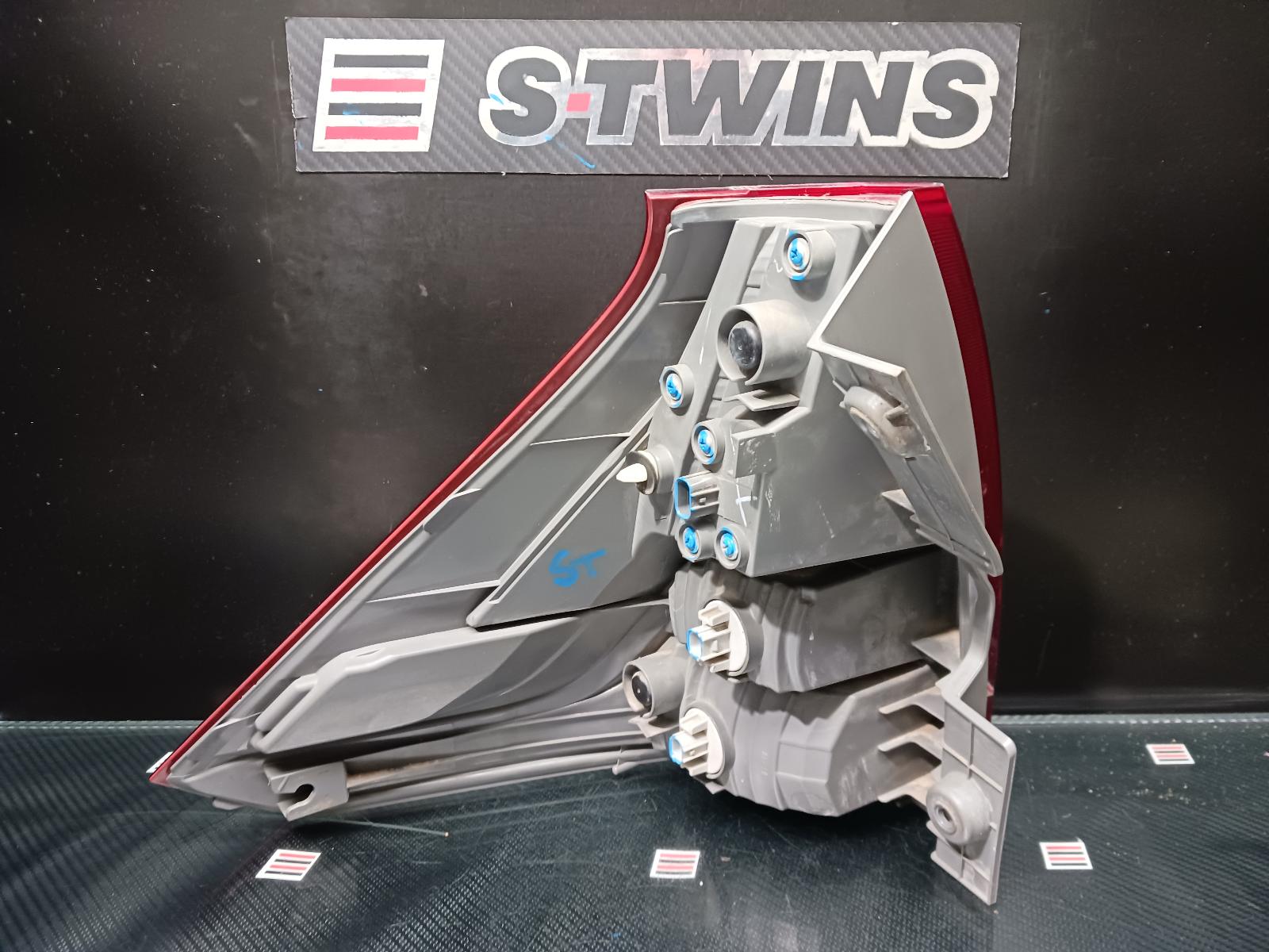 View Auto part Right Taillight Honda Crv 2014