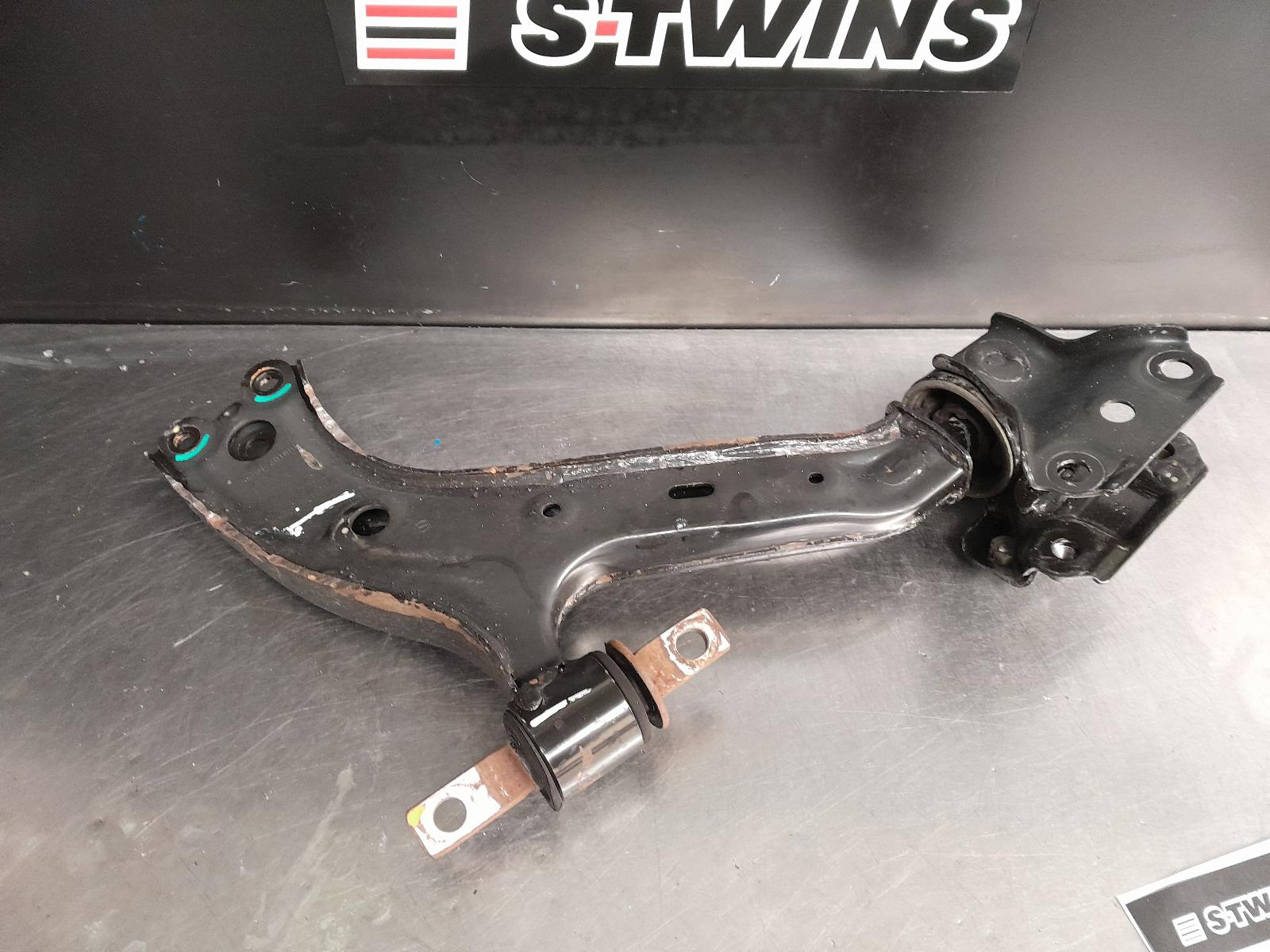 View Auto part Left Front Lower Control Arm Honda Crv 2014