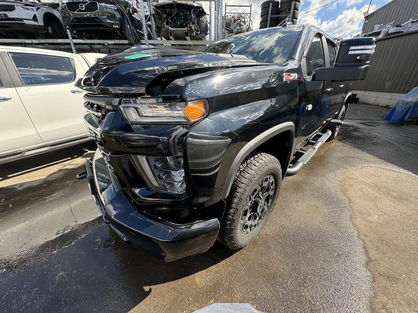 View Auto part Towbar Chevrolet Silverado 2022