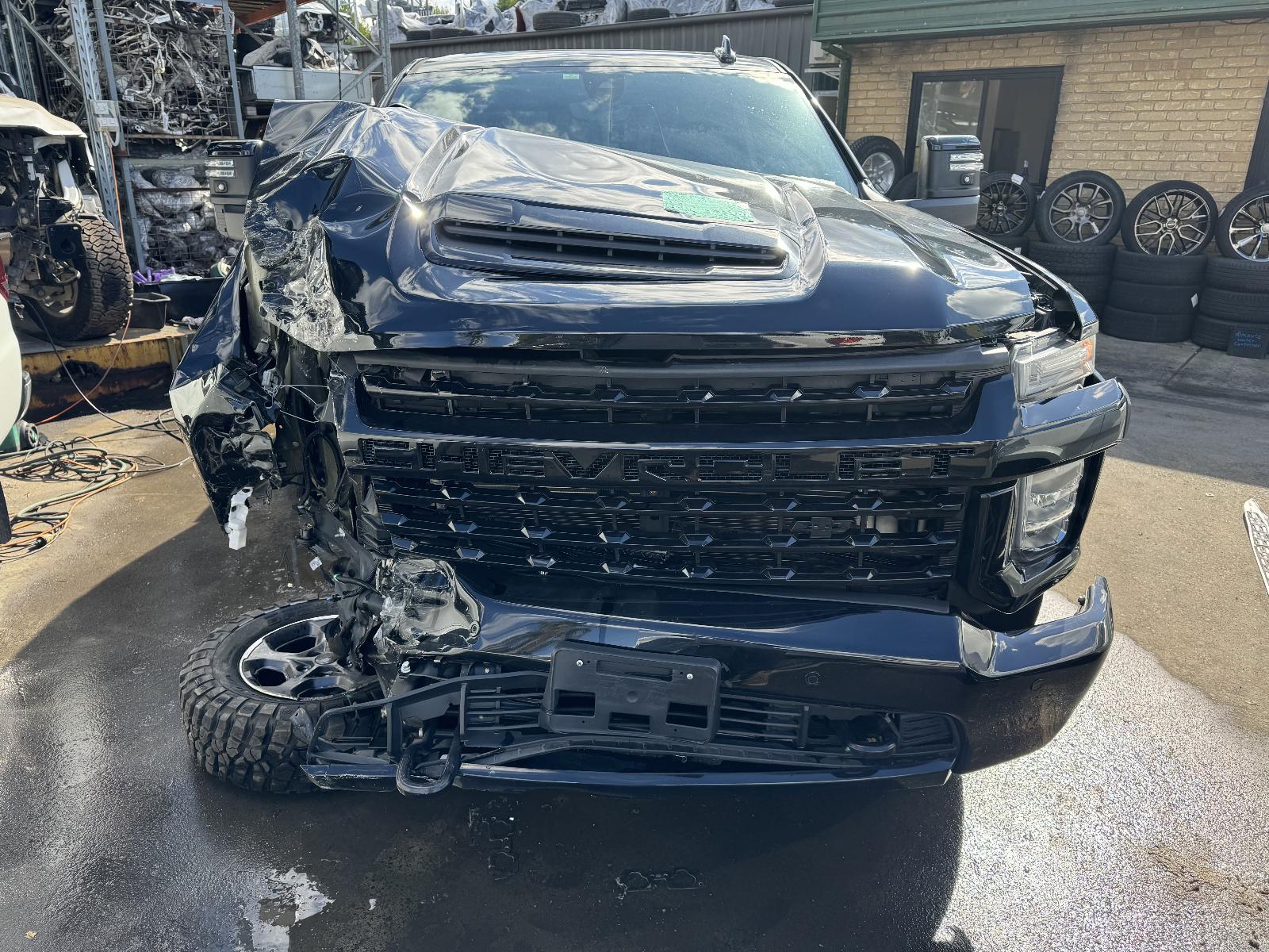 View Auto part Towbar Chevrolet Silverado 2022