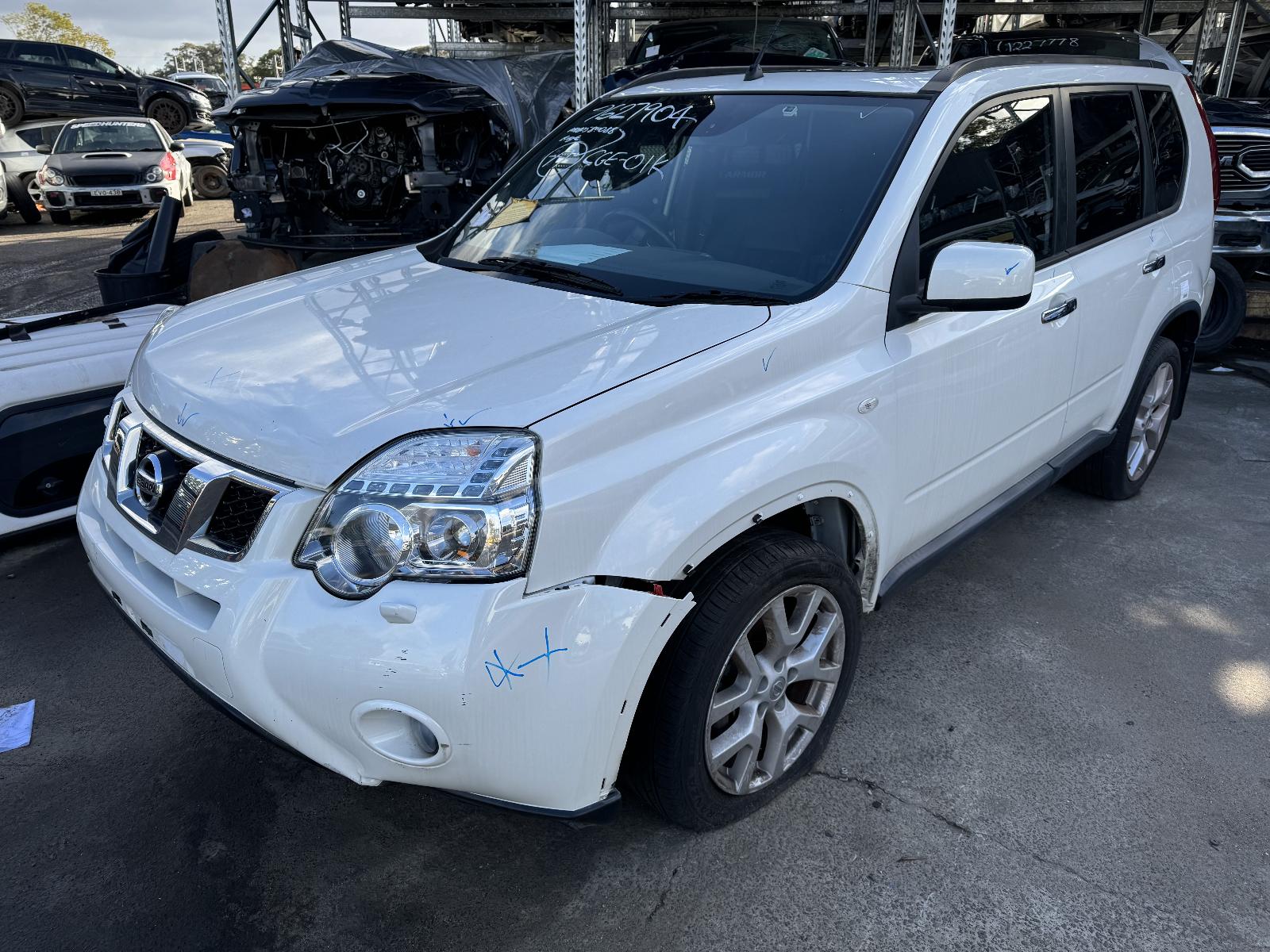 View Auto part Headrest Nissan Xtrail 2012