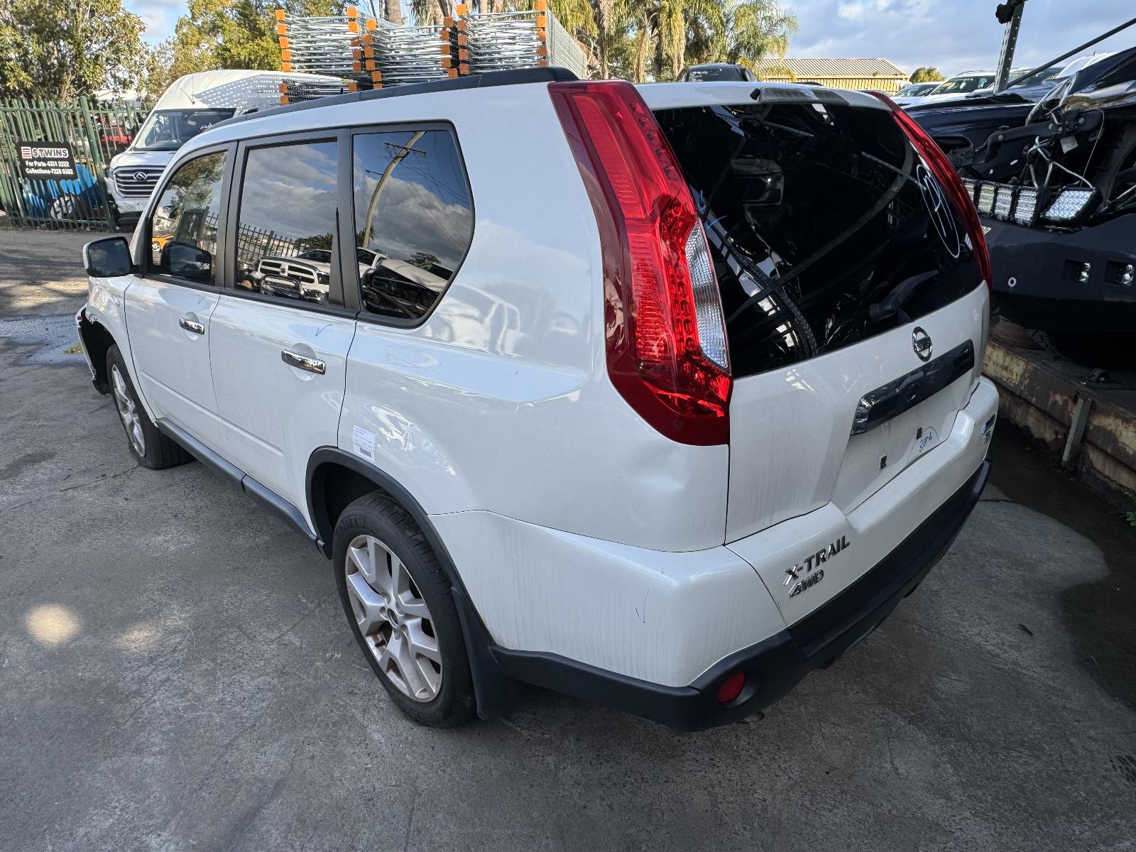 View Auto part Headrest Nissan Xtrail 2012