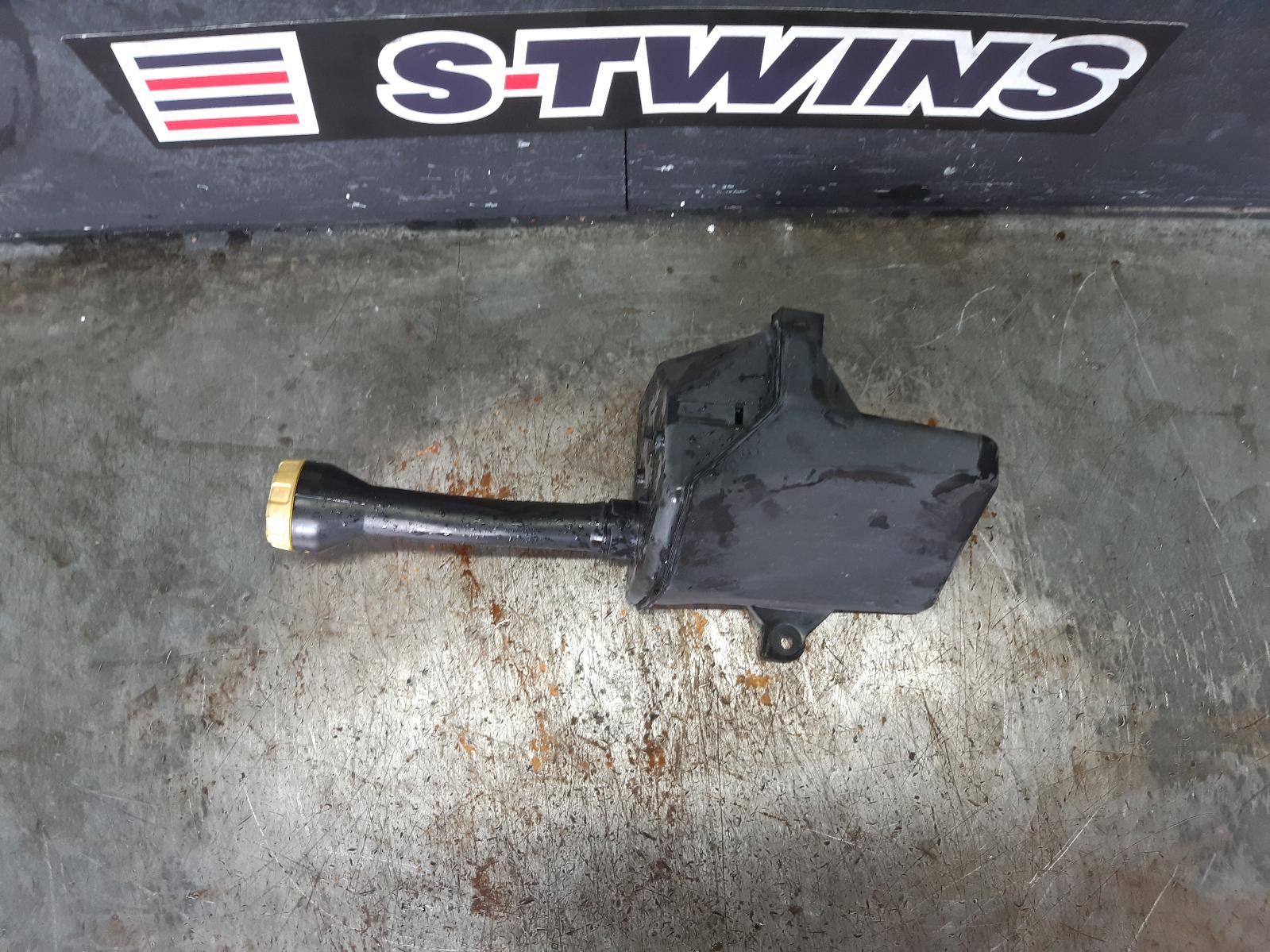 View Auto part Overflow Bottle Holden Statesman/caprice 2015
