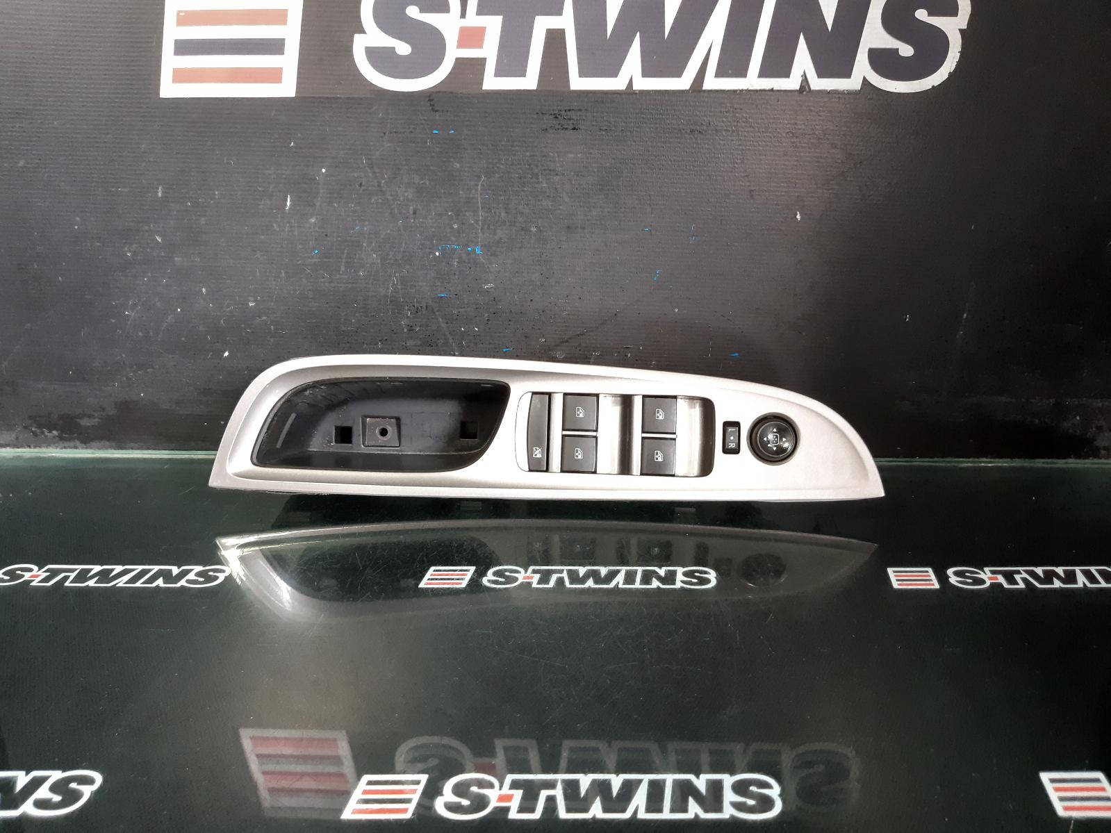 View Auto part Pwr Dr Wind Switch Holden Statesman/caprice 2015