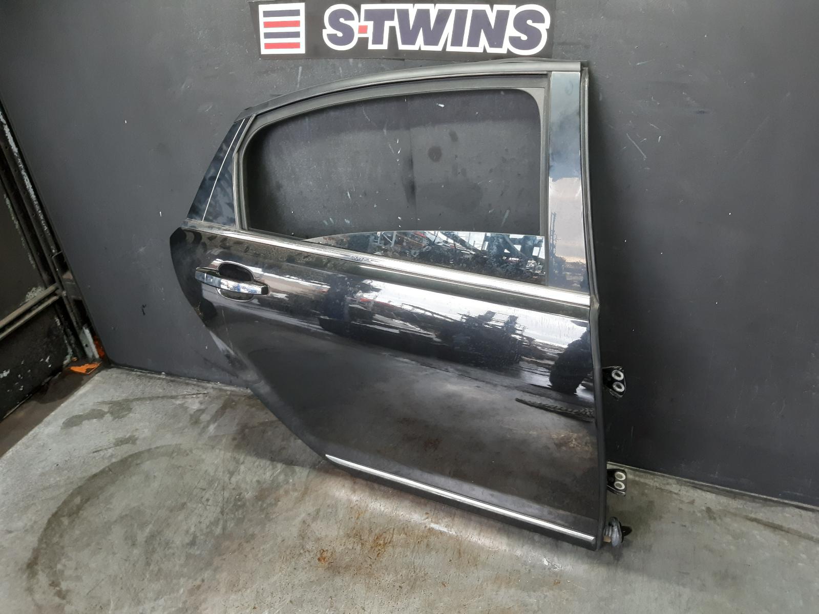 View Auto part Right Rear Door Sliding Holden Statesman/caprice 2015