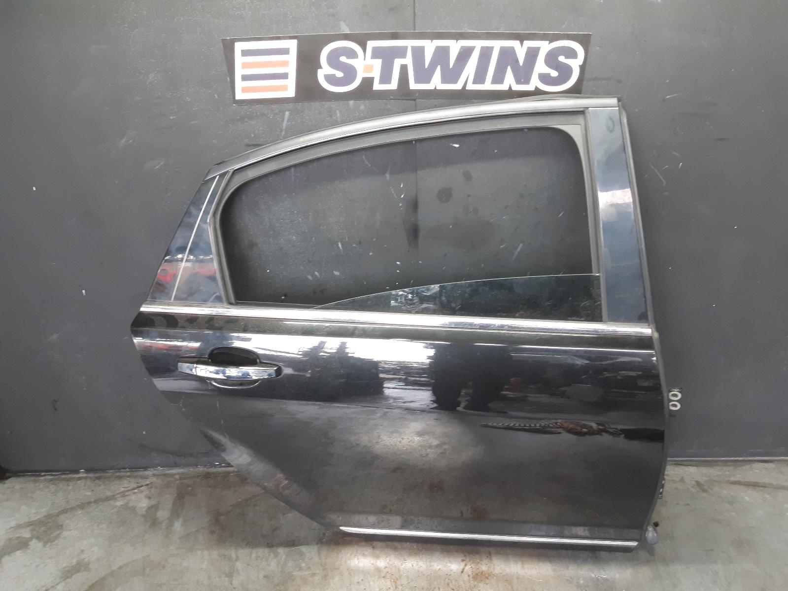 View Auto part Right Rear Door Sliding Holden Statesman/caprice 2015