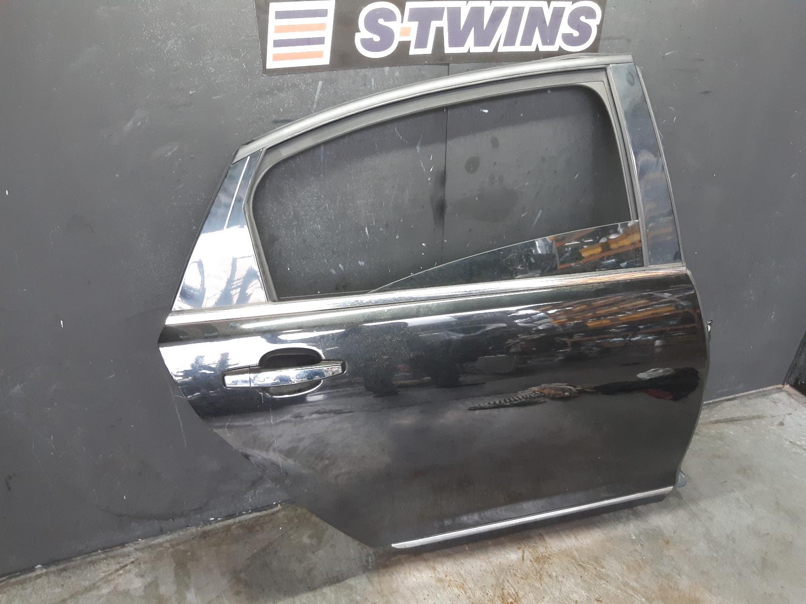 View Auto part Right Rear Door Sliding Holden Statesman/caprice 2015
