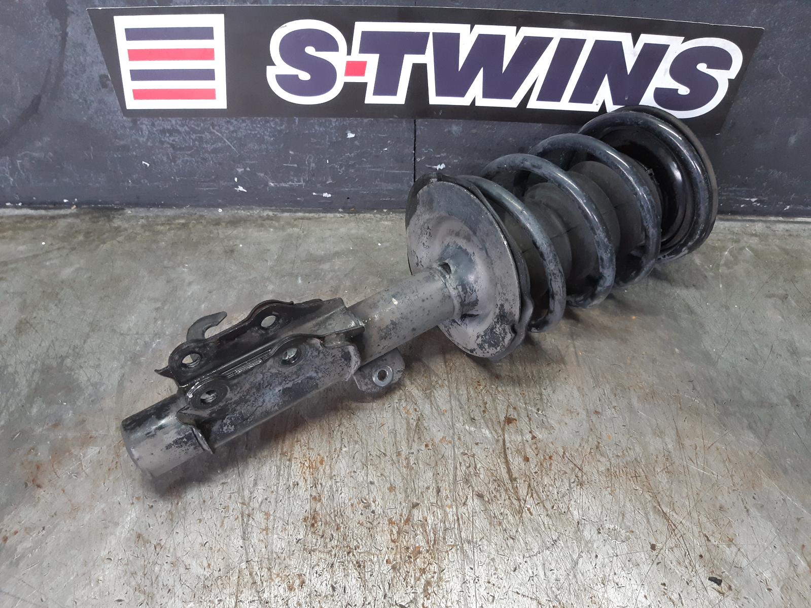 View Auto part Right Front Strut Holden Statesman/caprice 2015