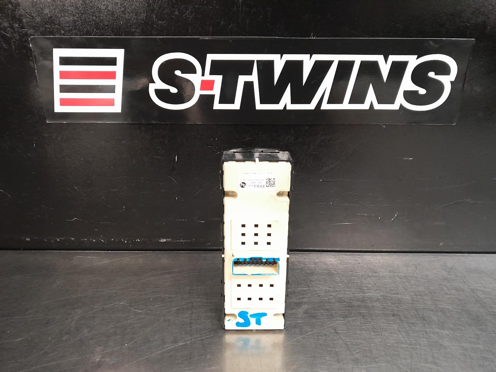 View Auto part Pwr Dr Wind Switch Hyundai Tucson 2022