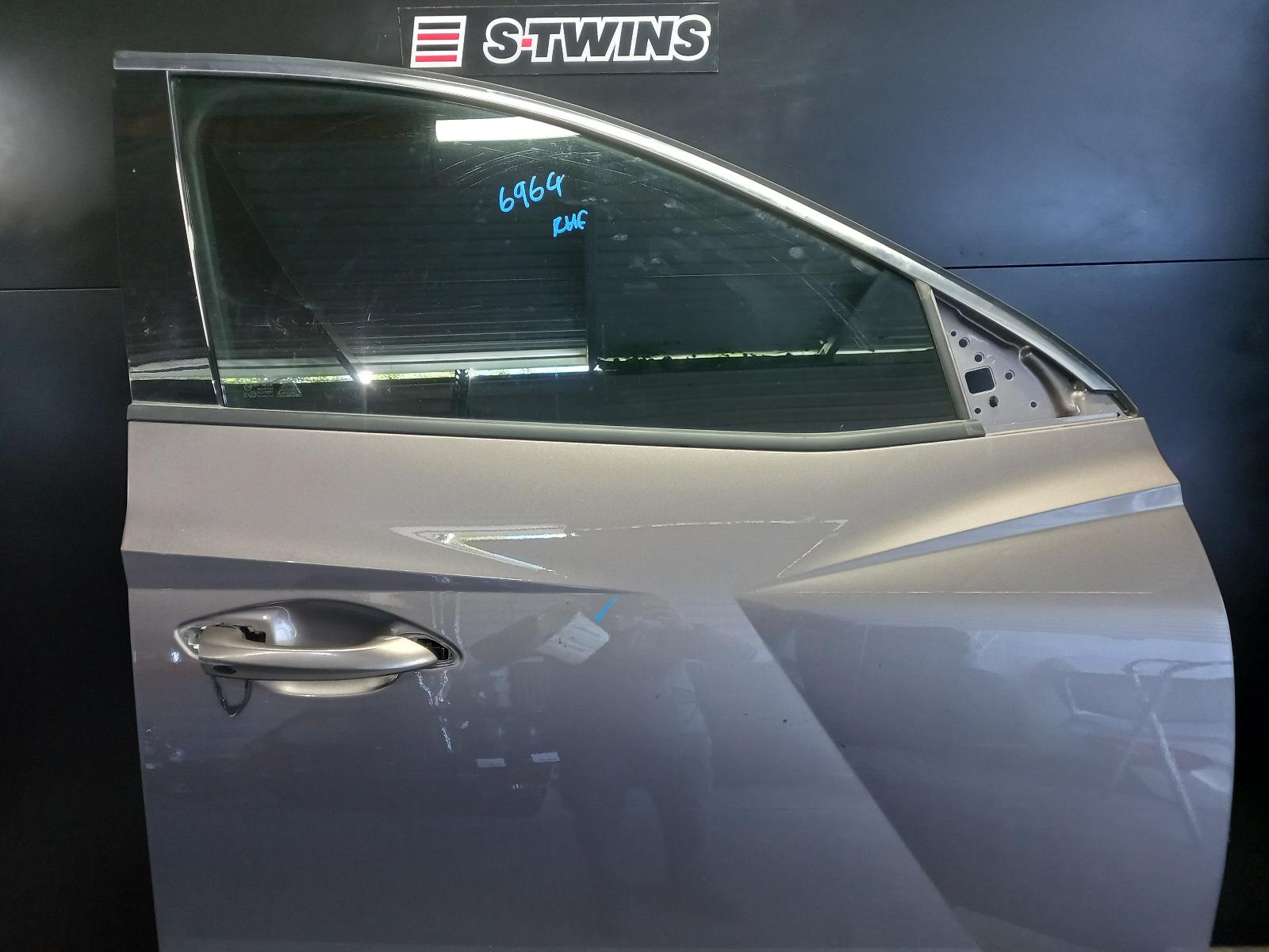 View Auto part Right Front Door Hyundai Tucson 2022