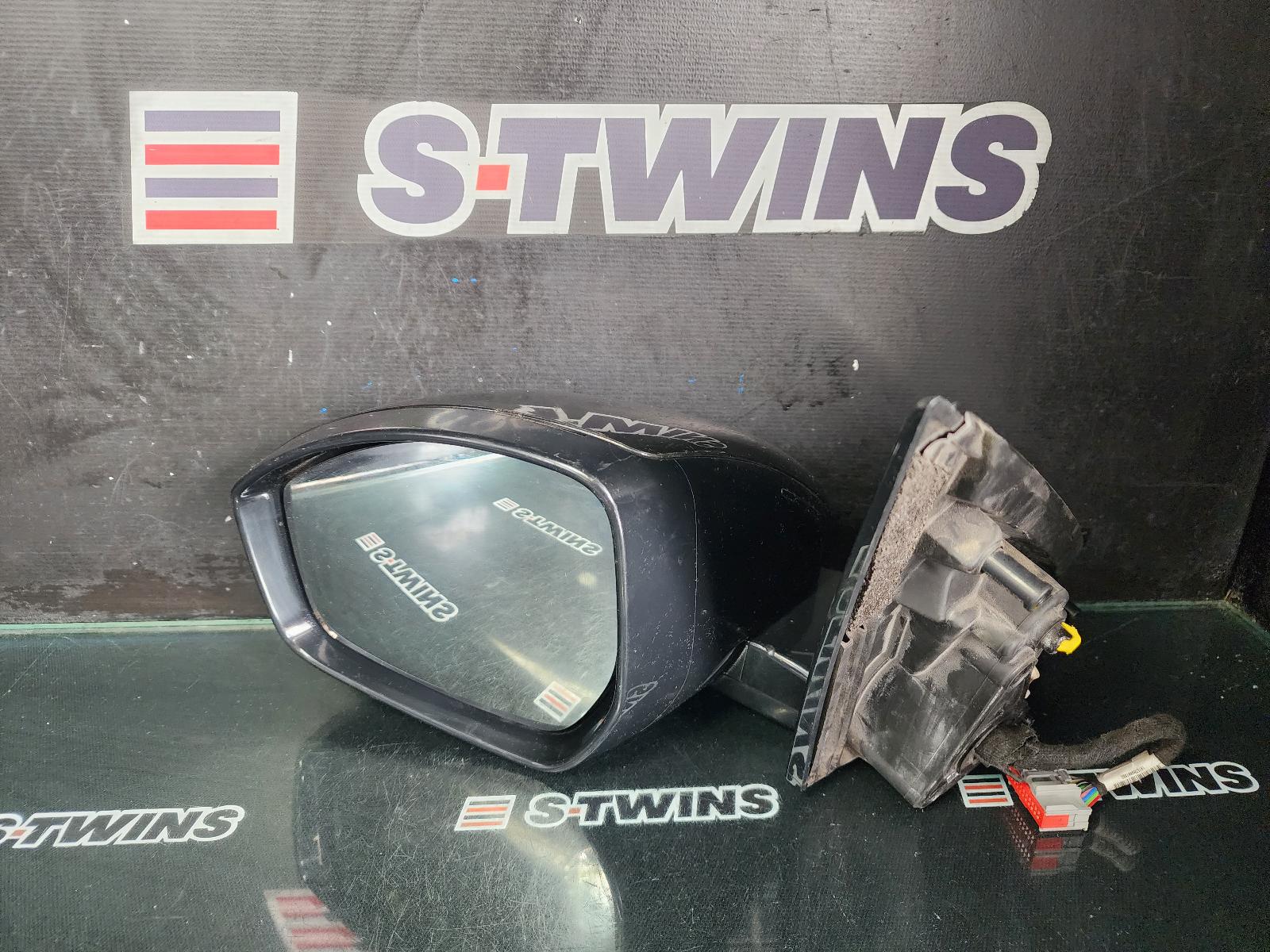 2016 Land Rover Discovery Sport Left Door Mirror View Auto part Left Door Mirror Land Rover Discovery Sport 2016