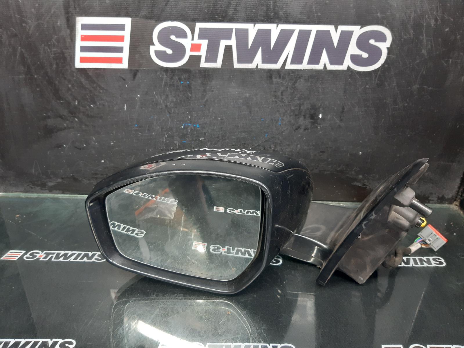 View Auto part Left Door Mirror Land Rover Discovery Sport 2018