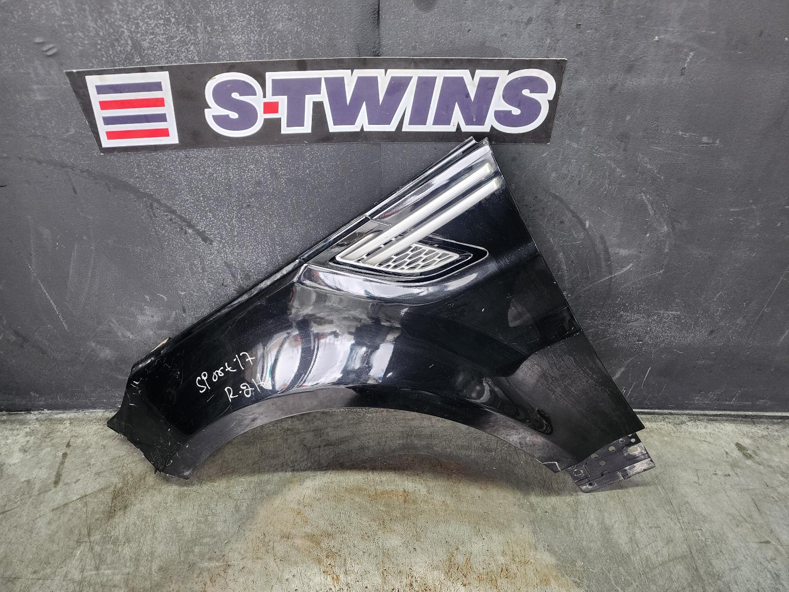 2016 Land Rover Rangerover Sport Left Guard View Auto part Left Guard Land Rover Rangerover Sport 2016