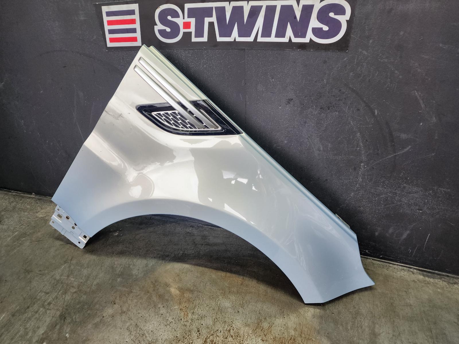 2014 Land Rover Rangerover Sport Right Guard View Auto part Right Guard Land Rover Rangerover Sport 2014
