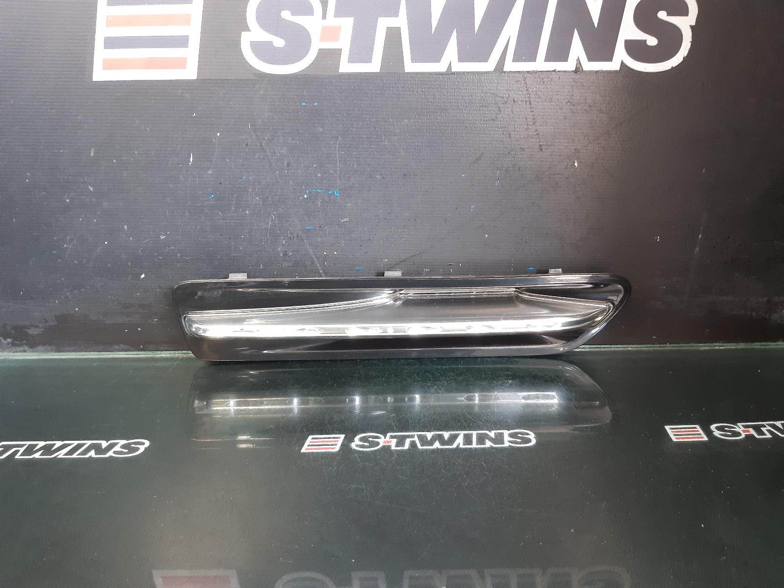 View Auto part Right Indicator/Fog/Side Holden Statesman/caprice 2015