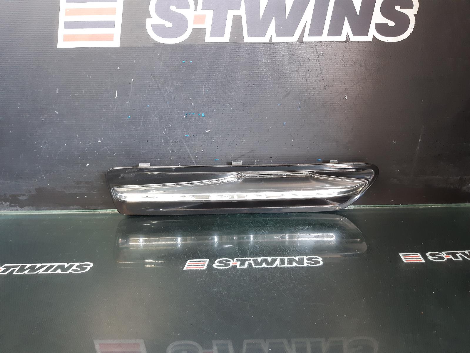 View Auto part Right Indicator/Fog/Side Holden Statesman/caprice 2015