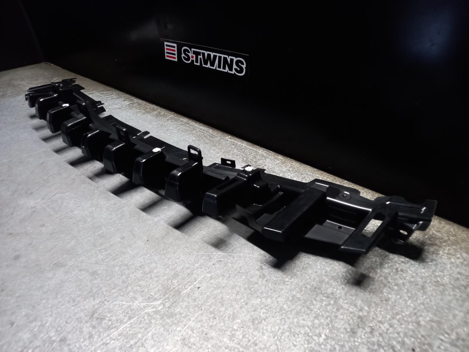 View Auto part F/Bar Reinforc/Brack Land Rover Rangerover Sport 2018