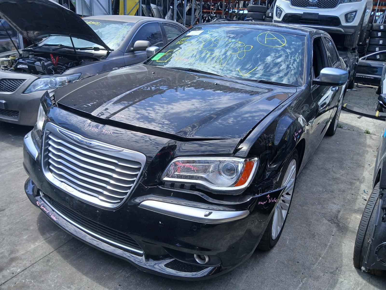 View Auto part Engine Chrysler 300c 2013