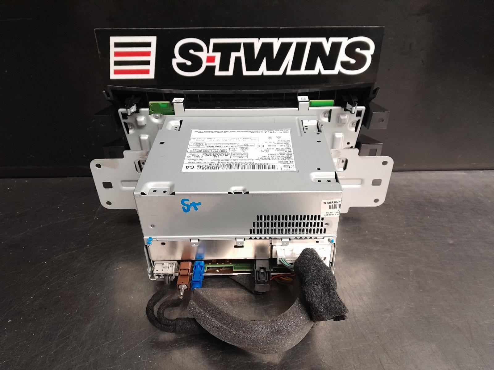 View Auto part Radio/Cd/Dvd/Sat/Tv Nissan Navara 2022