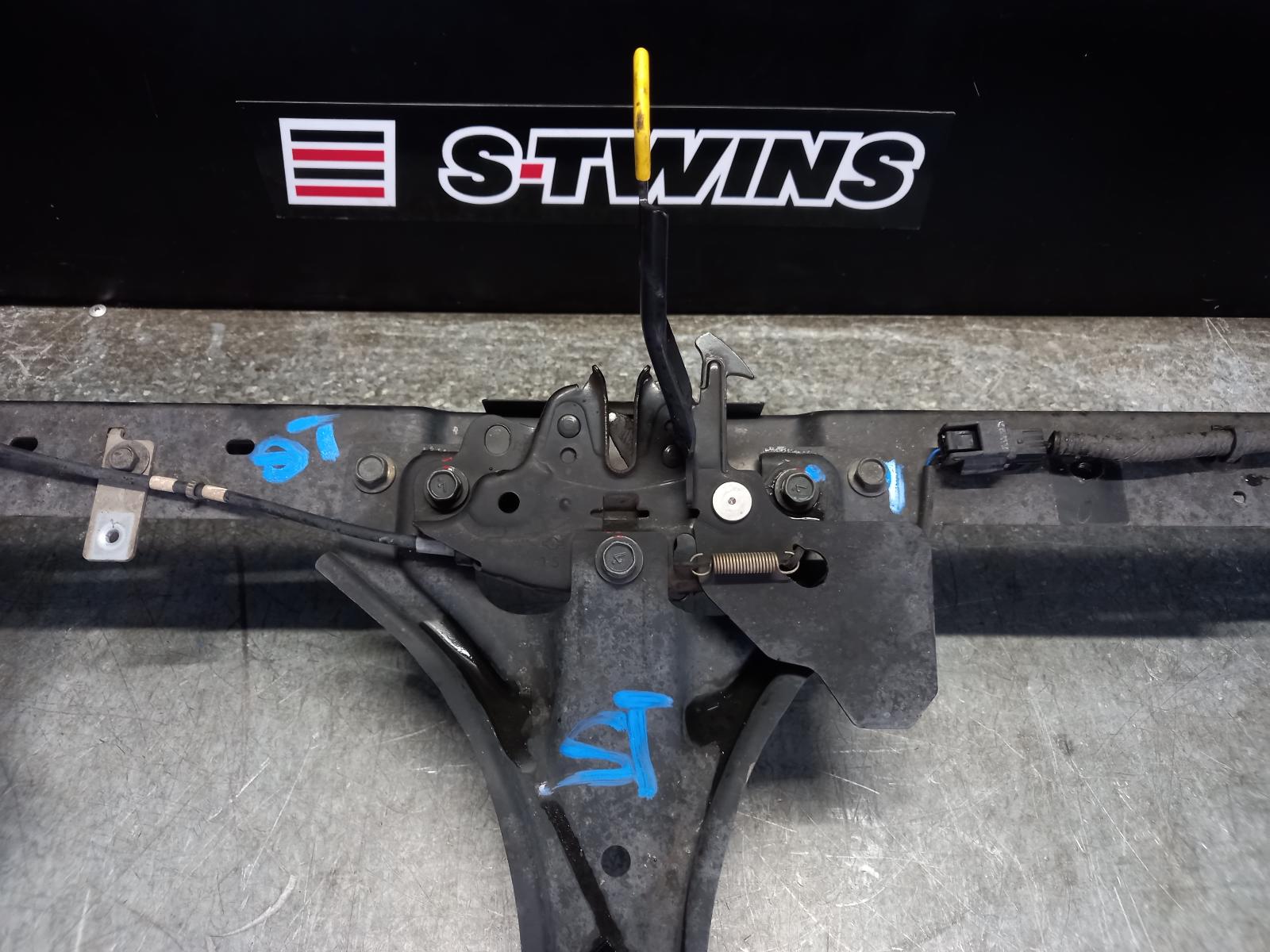 View Auto part Bonnet Lock/Support Nissan Navara 2022