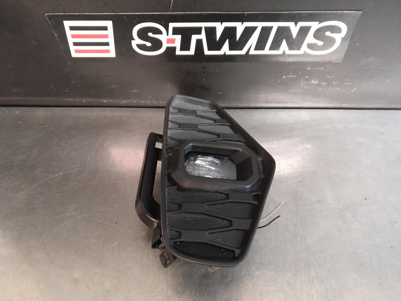 View Auto part Right Indicator/Fog/Side Nissan Navara 2022