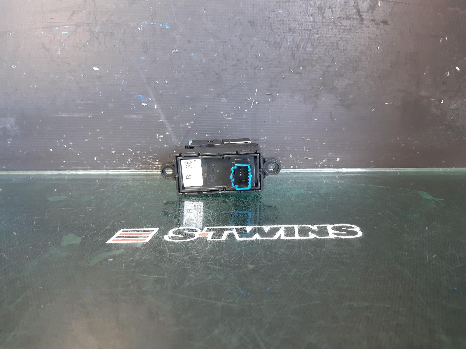 View Auto part Handbrake Lever Mazda 3 2020