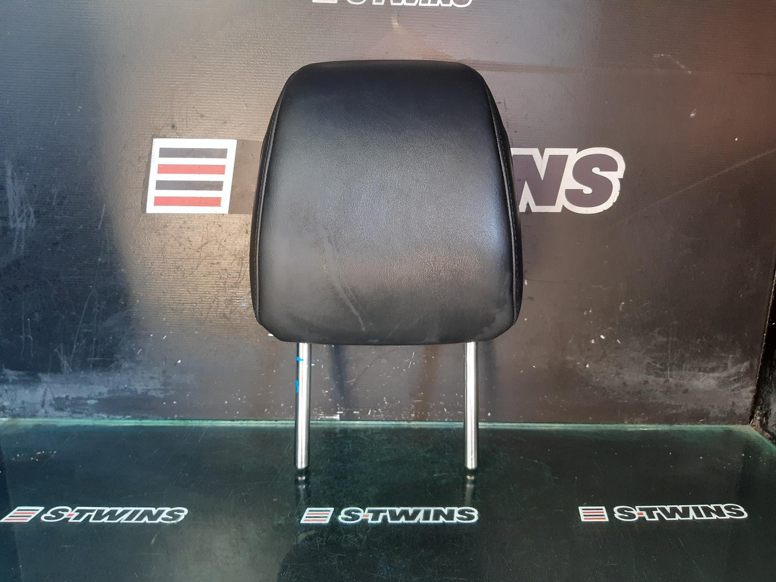 View Auto part Headrest Mazda 3 2020