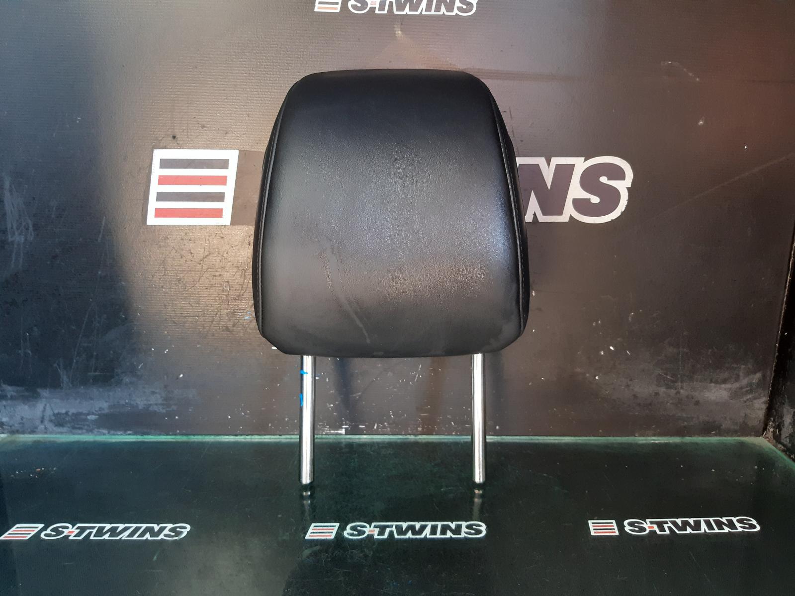 View Auto part Headrest Mazda 3 2020