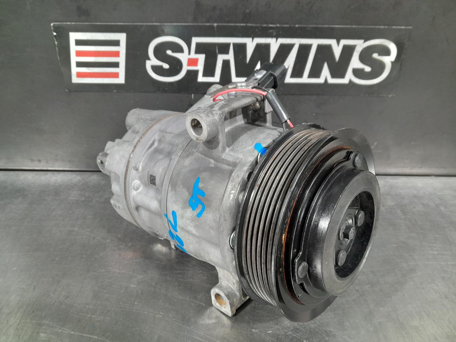 View Auto part A/C Compressor Hyundai Staria 2022
