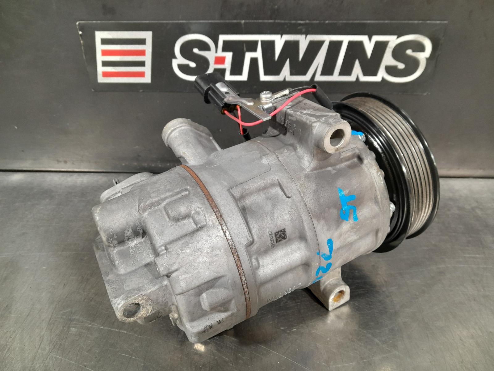 View Auto part A/C Compressor Hyundai Staria 2022