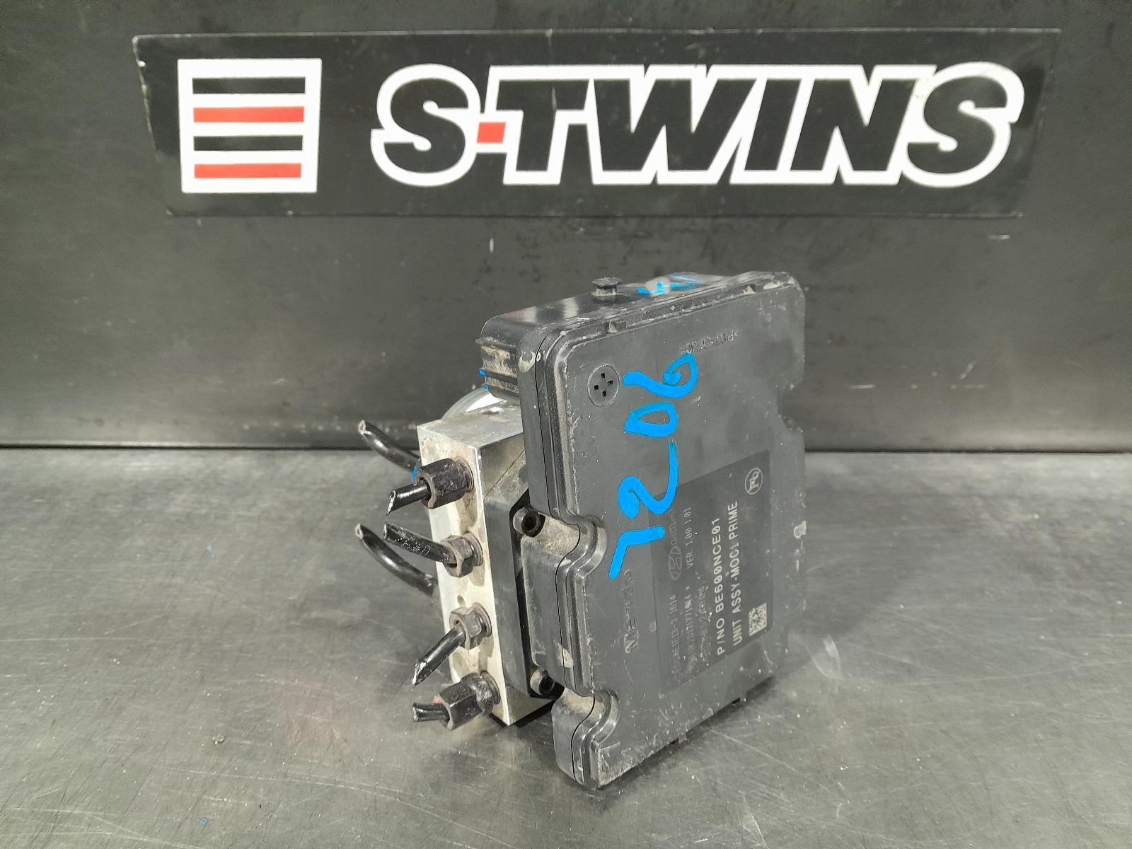 View Auto part Abs Pump/Modulator Hyundai Staria 2022