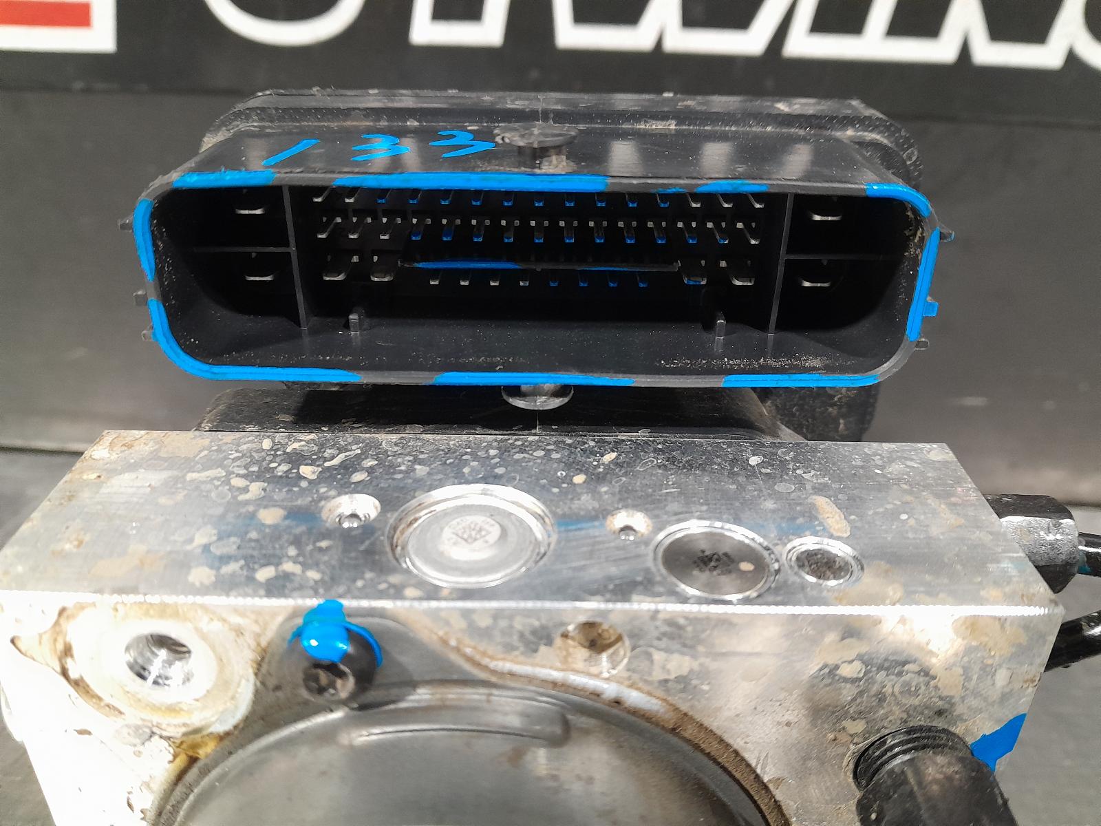 View Auto part Abs Pump/Modulator Hyundai Staria 2022