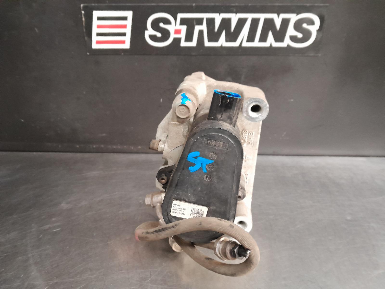 View Auto part Caliper Hyundai Staria 2022