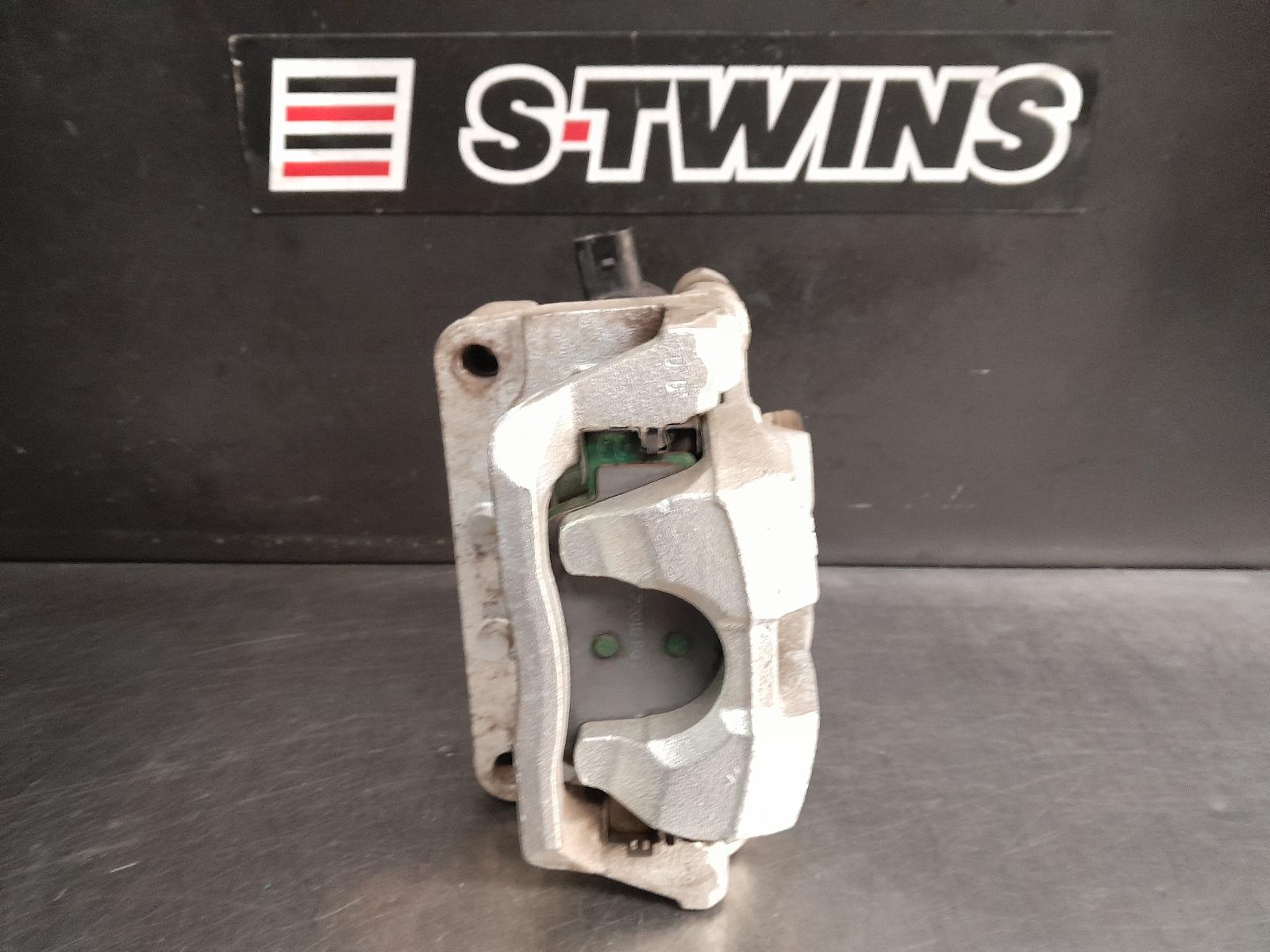 View Auto part Caliper Hyundai Staria 2022