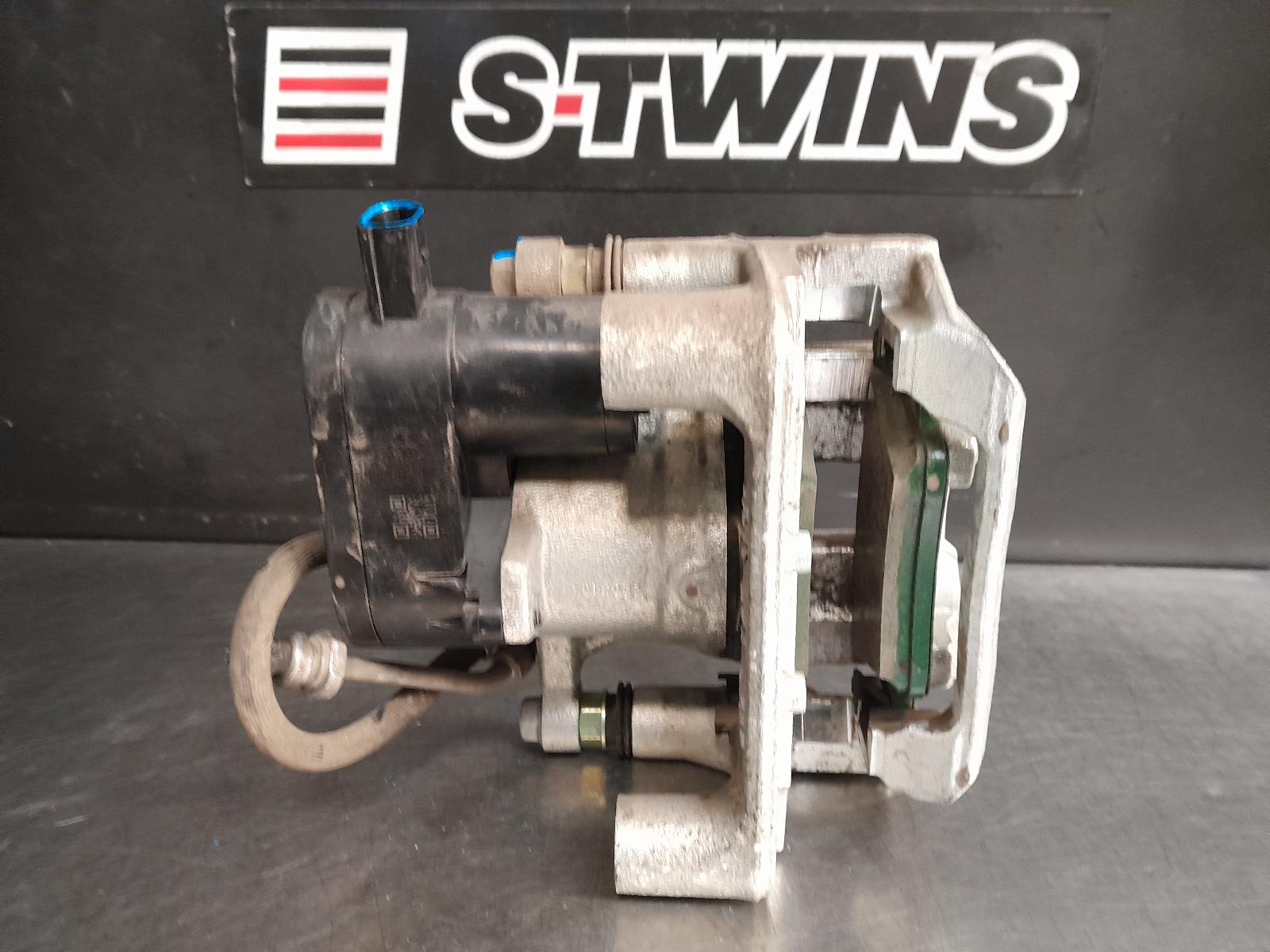 View Auto part Caliper Hyundai Staria 2022