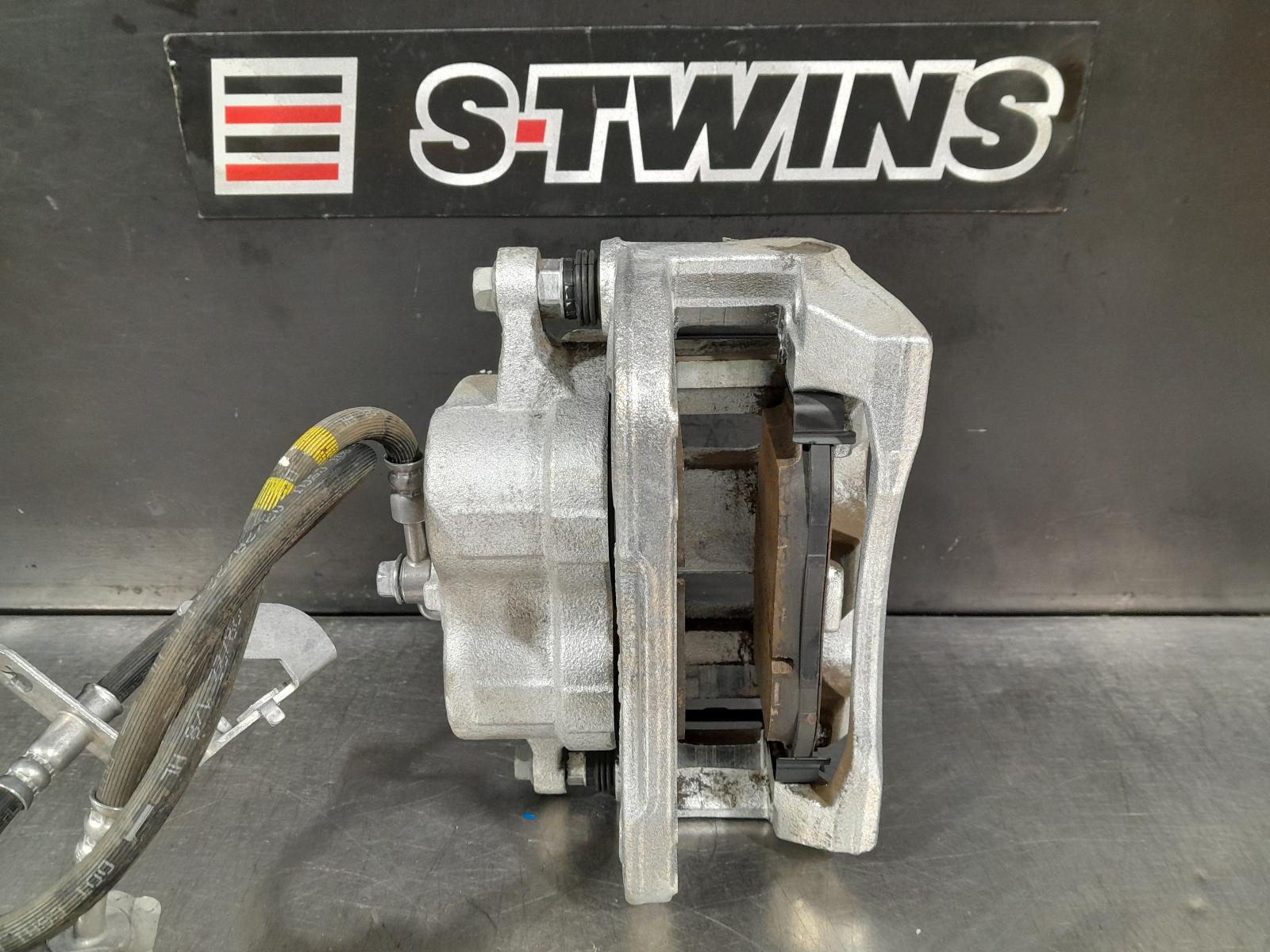 View Auto part Caliper Hyundai Staria 2022