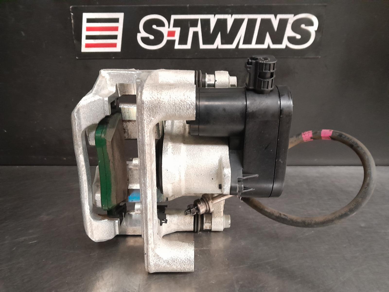 View Auto part Caliper Hyundai Staria 2022