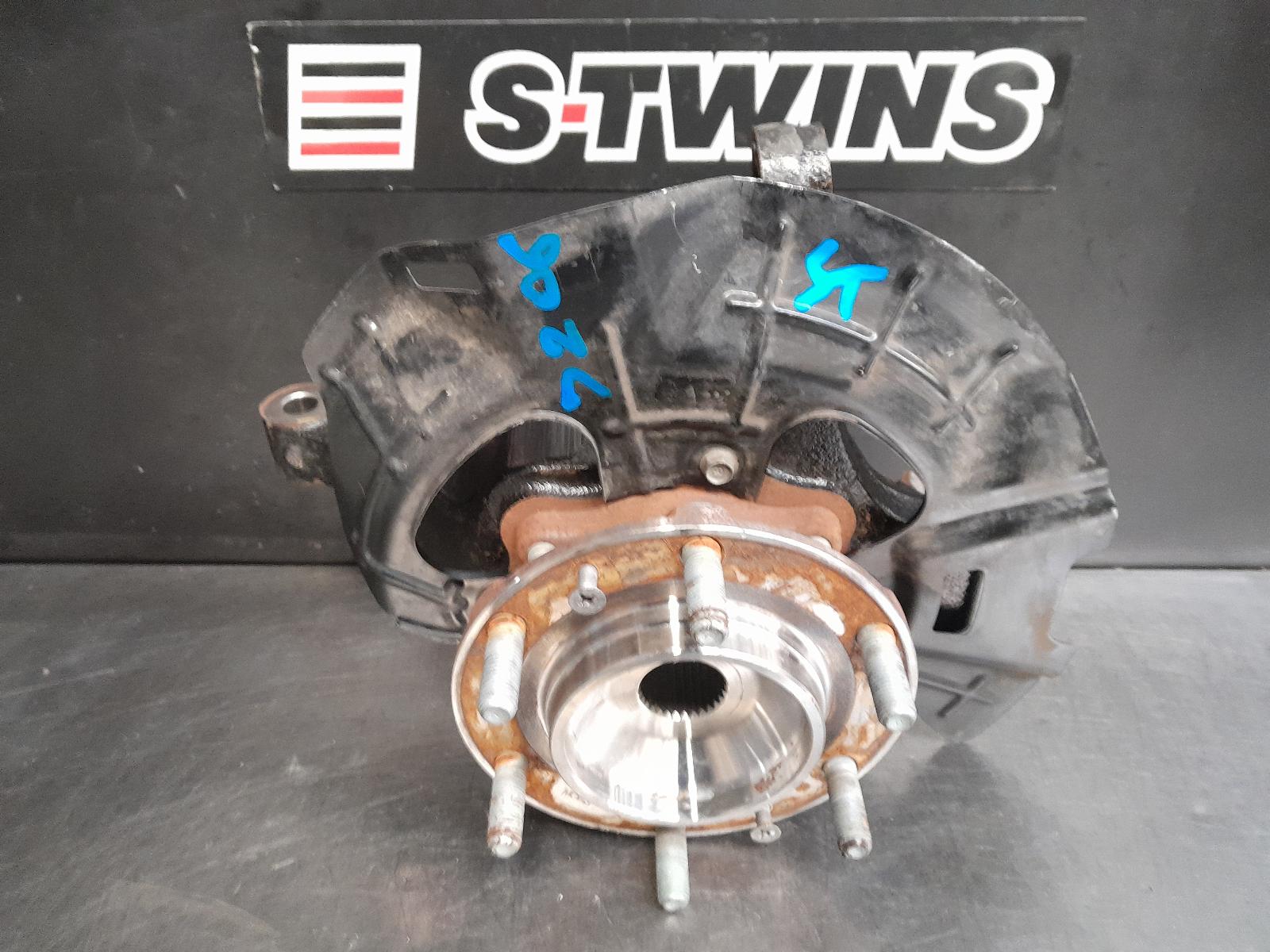 View Auto part Right Front Hub Assembly Hyundai Staria 2022