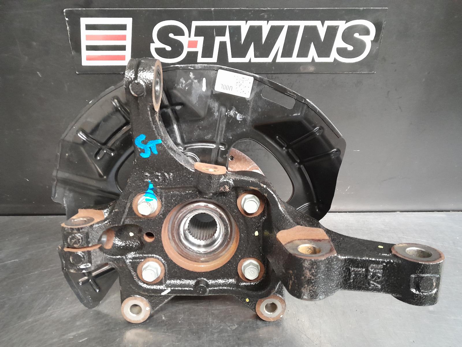 View Auto part Right Front Hub Assembly Hyundai Staria 2022