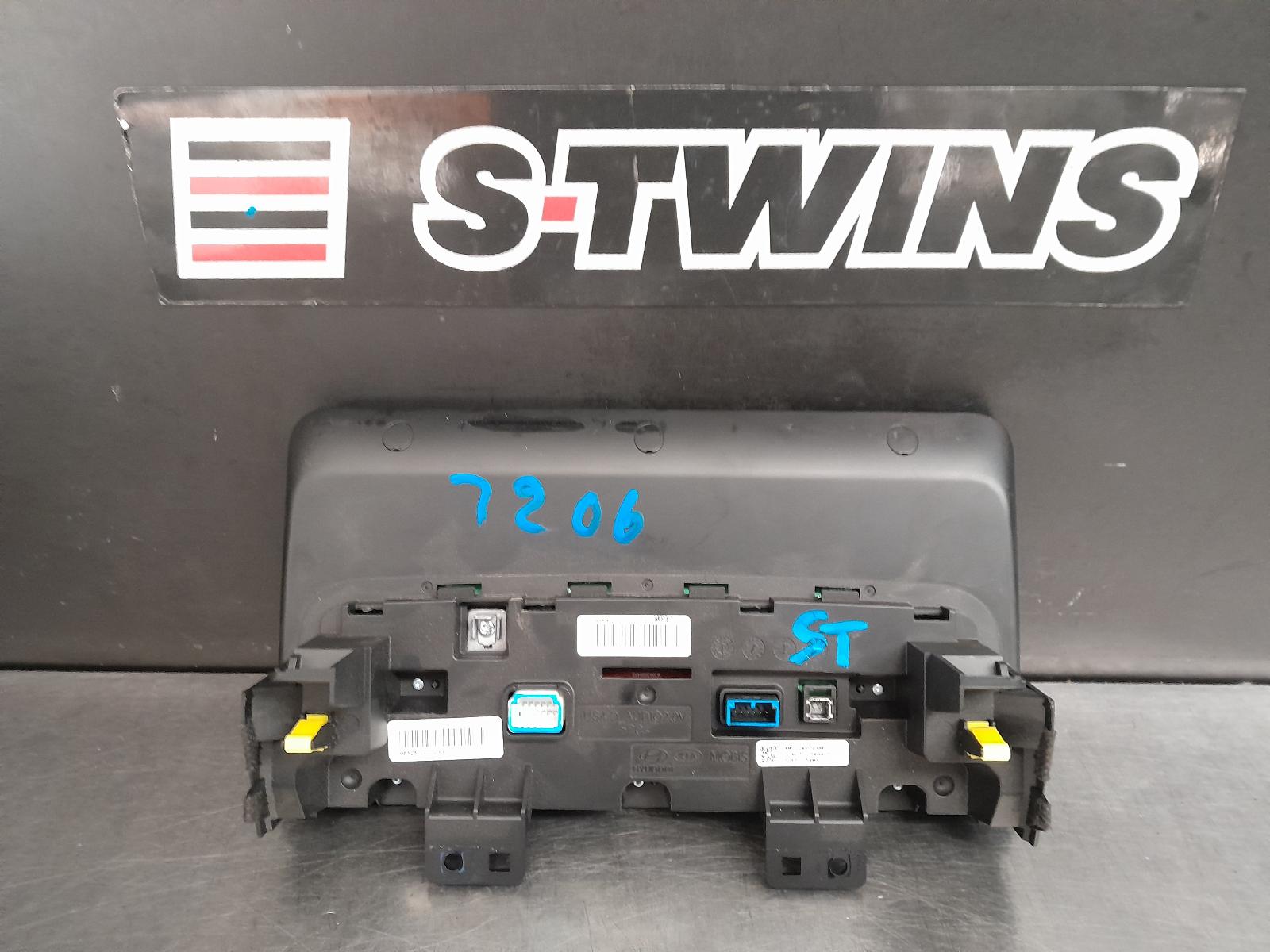 View Auto part Radio/Cd/Dvd/Sat/Tv Hyundai Staria 2022