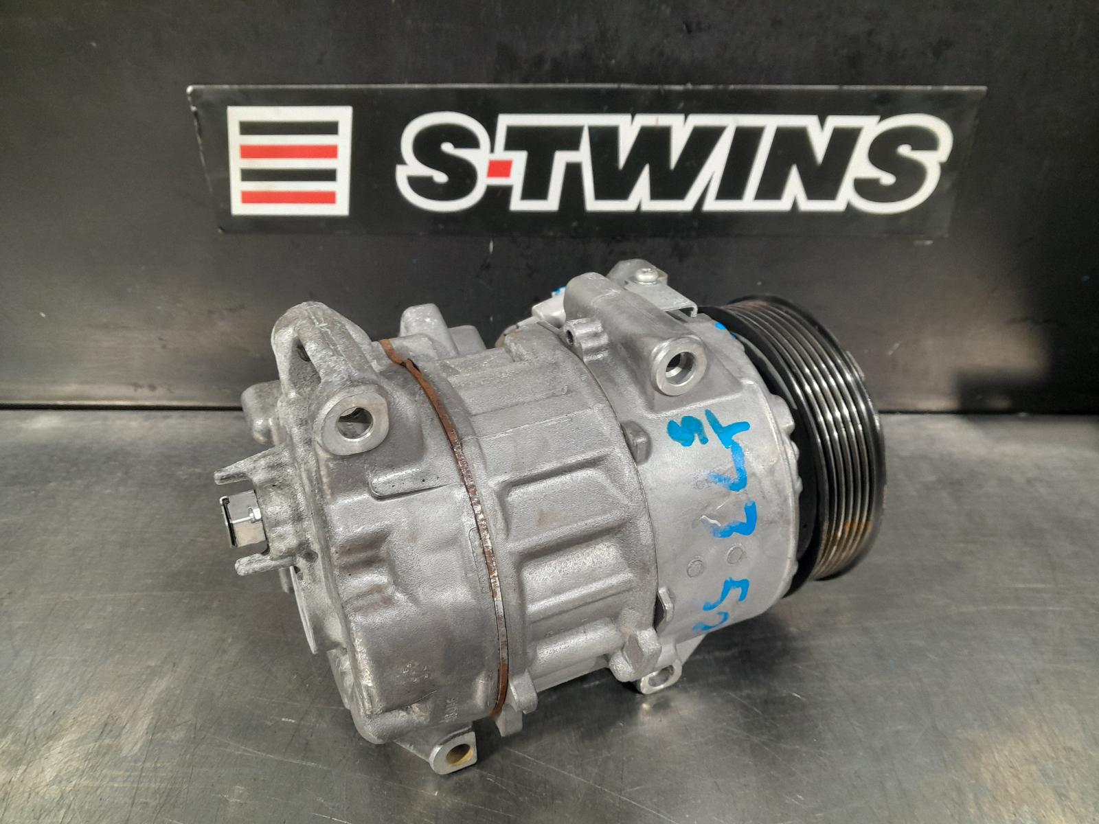 View Auto part A/C Compressor Toyota Kluger 2018
