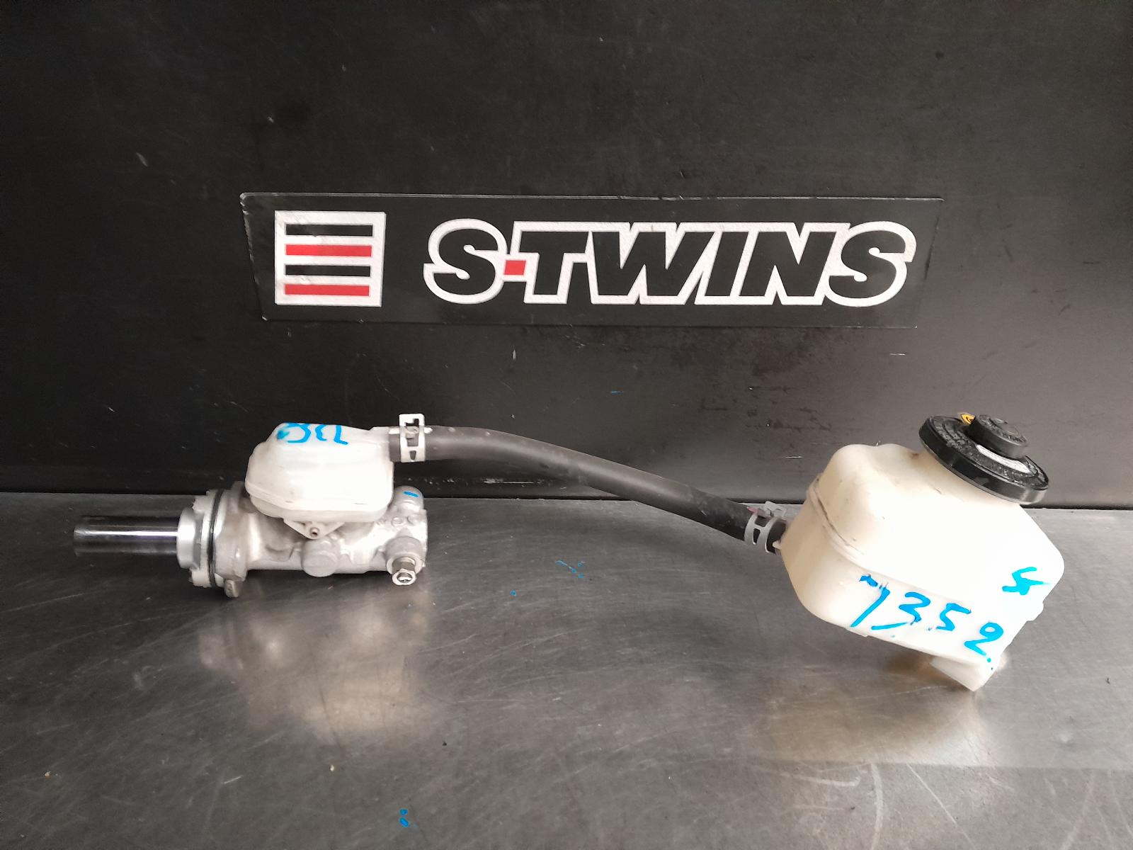 View Auto part Master Cylinder Toyota Kluger 2018