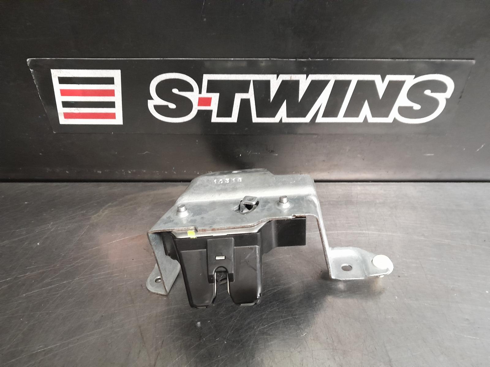 View Auto part Door/Boot/Gate Lock Toyota Kluger 2018